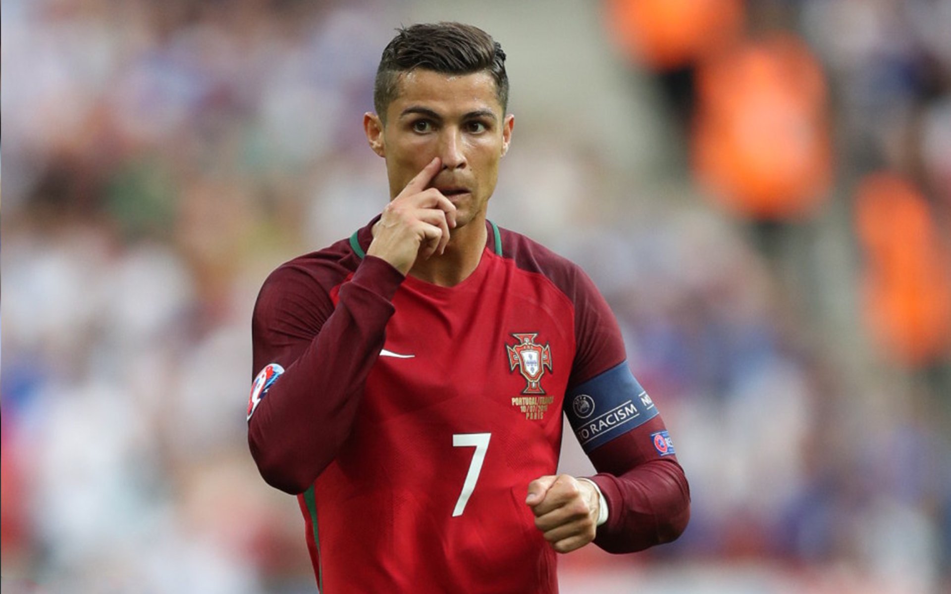 朱婷送球衣签名支持乡村体育活动,朱婷球迷