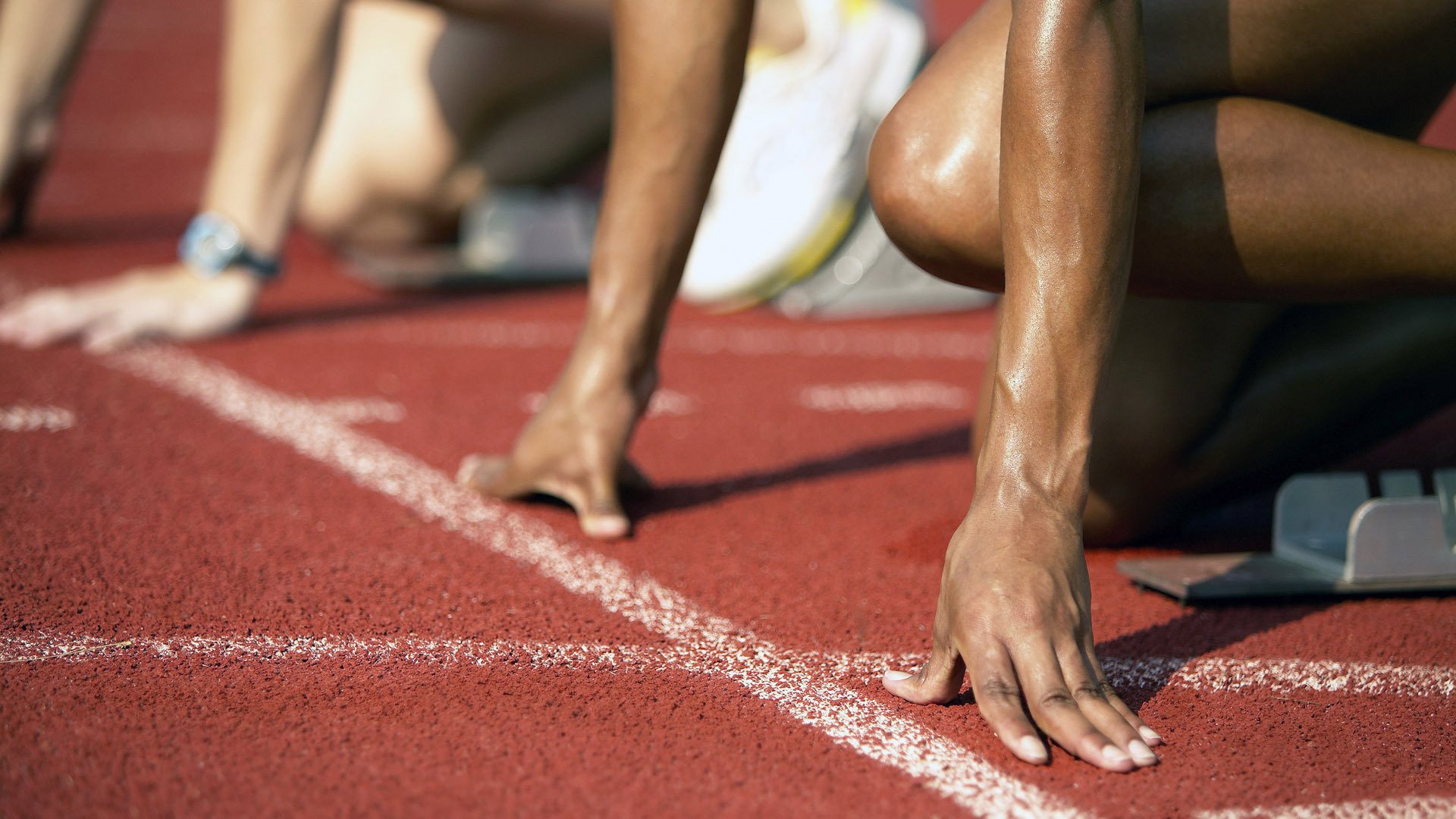 谷爱凌雪地挑战高难度翻转动作，谷爱凌的采访让人看了就想学滑雪